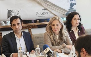 Rey Varela destaca no "Conversas non Parador" que a cidade gaña poboación despois de 40 anos